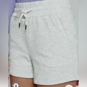 7 Diamonds Restoration 3” Short in “Natural” size L